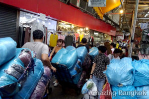 バンコクの市場は雑貨の宝庫 プラトゥーナム市場