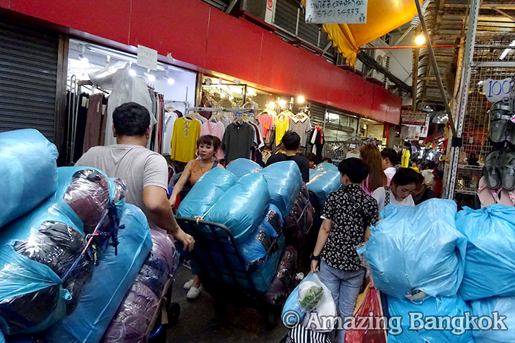 バンコクの市場は雑貨の宝庫 アメージング バンコク
