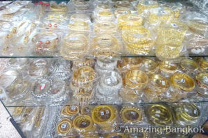 バンコクの市場は雑貨の宝庫 パーフラット市場