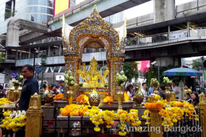 バンコクの中心でパワースポット巡り エラワン・プーム（エラワンの祠）